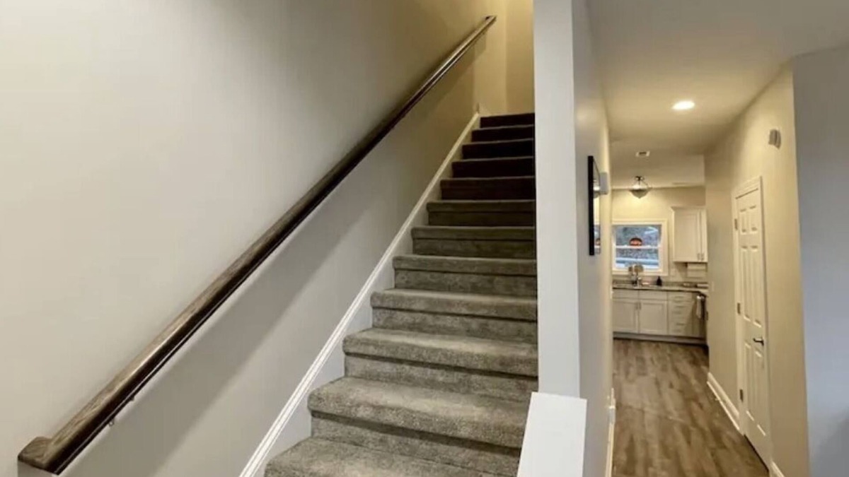 Morgantown House | Luxury Townhome 5min from Stadium and hospitals, 7min to downtown!