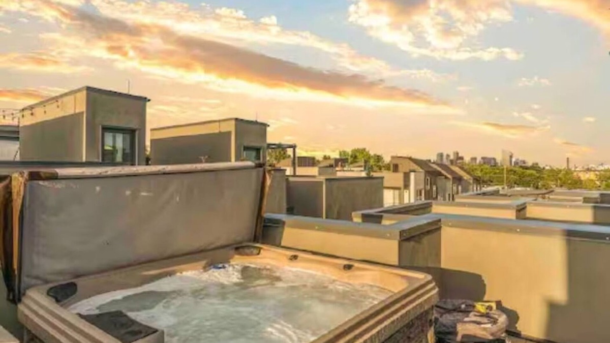 West Colfax House | Luxury Townhouse w/Rooftop Hot Tub & Mountain Viewsn