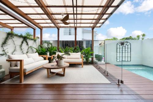 Mermaid Beach House | Luxury Tri-Level Duplex in Mermaid Beach - CoastHM