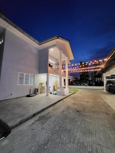 Sungai Penchala Villa | Luxury Tropical Bungalow in Damansara Golden Core