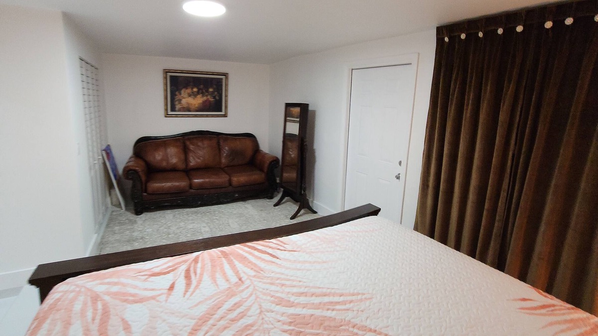 Edgewood Apartment | Luxury Tropical home 2-bedroom with Wi-Fi, AC in beautiful Fort Lauderdale