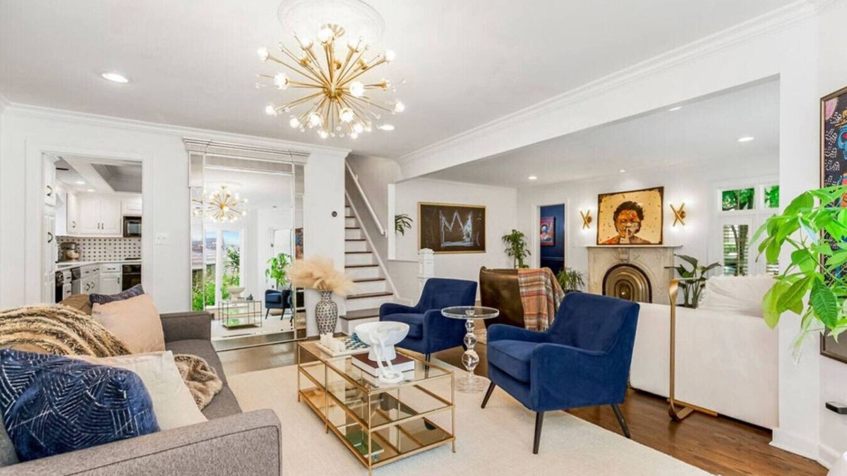 Fairway House | Luxury Tudor w/3 Kings, Deck, Yard & Playroom; 5min to Plaza