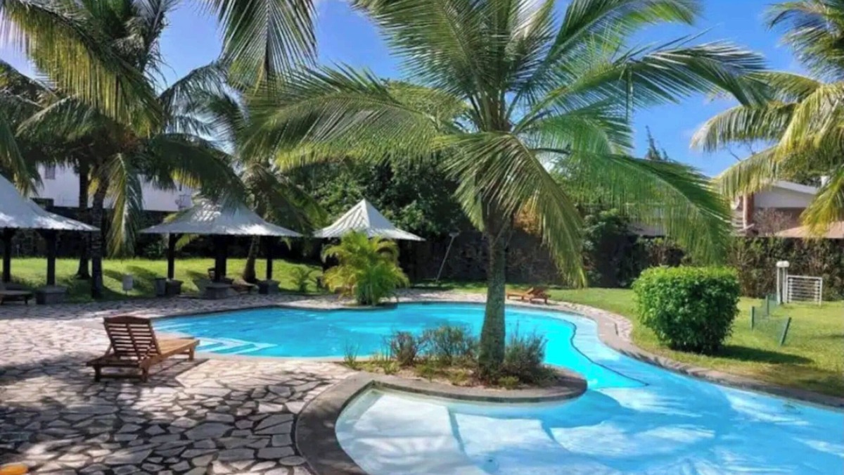 Bain Boeuf Apartment | luxury two-bedroom apartment in a secured residence 3 minutes walk to the beach