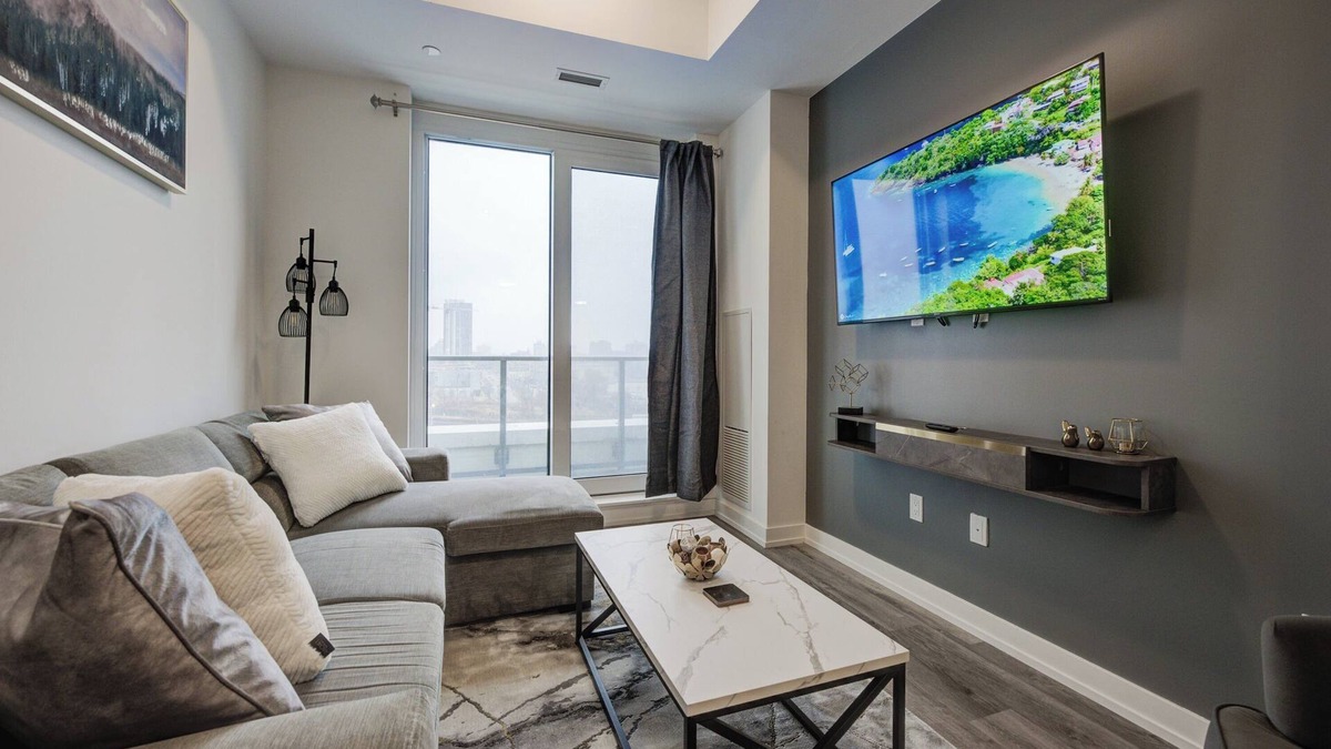 Kitchener Condo | Luxury Two Bedroom Condo w/King Bed & Gym