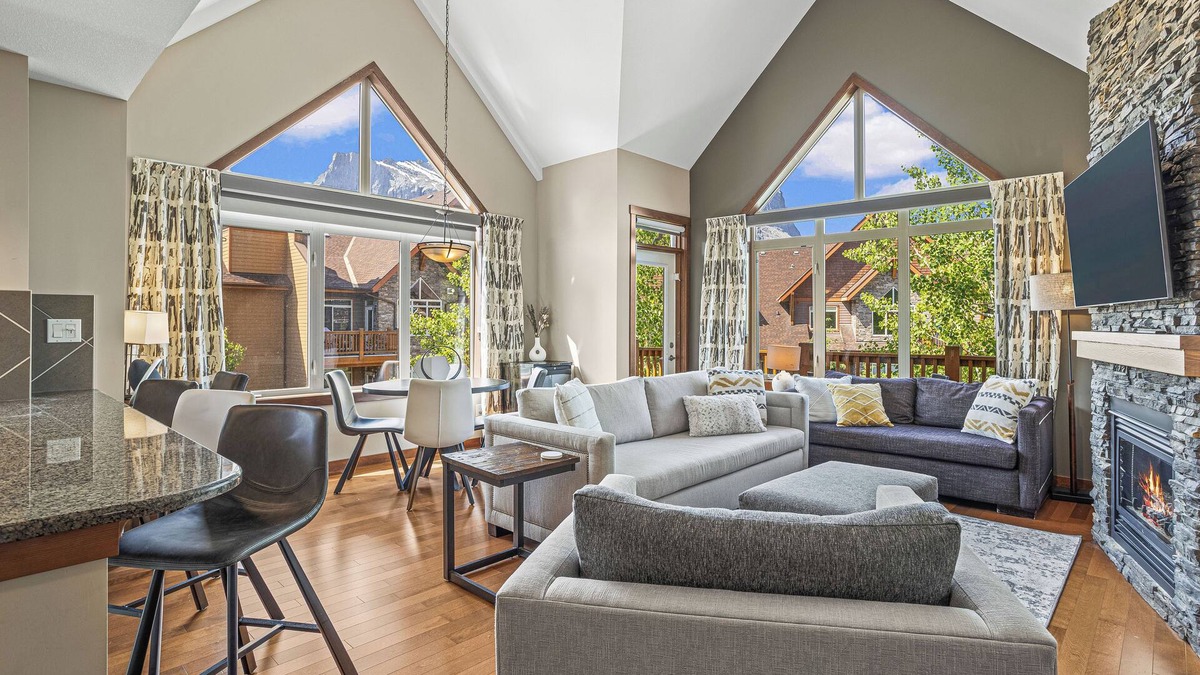 Canmore Condo | Luxury Vacation Corner Penthouse Suite