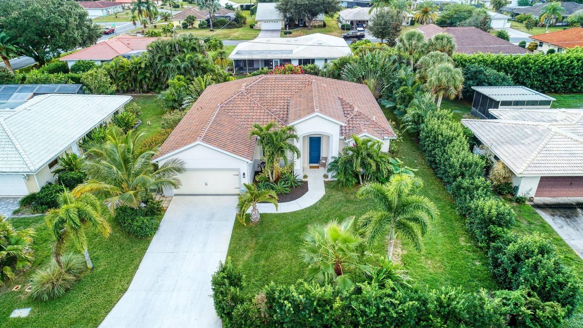 Laurel House | Luxury Vacation home in Nokomis, near the beaches & Golf