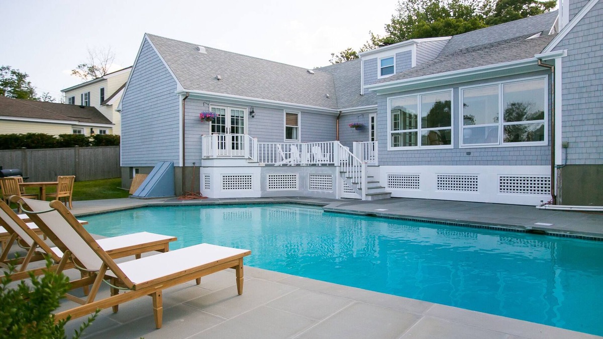 Fifth Ward House | Luxury Vacation Home ~ Pool ~5 Minute Walk to New York Yacht Club or Ft Adams
