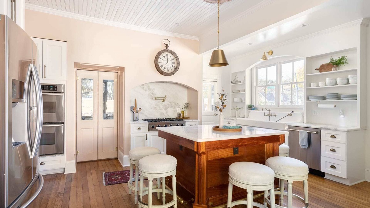 Durham House | Luxury Victorian Downtown: Pamper Your Guests!