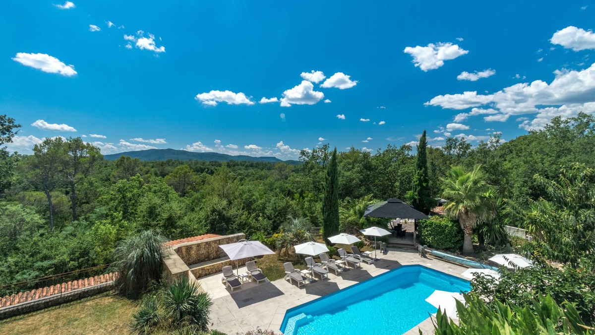 Saint-Paul-en-Foret Villa | Luxury villa with heated pool, gym, pool table, table tennis, boules, fab views.