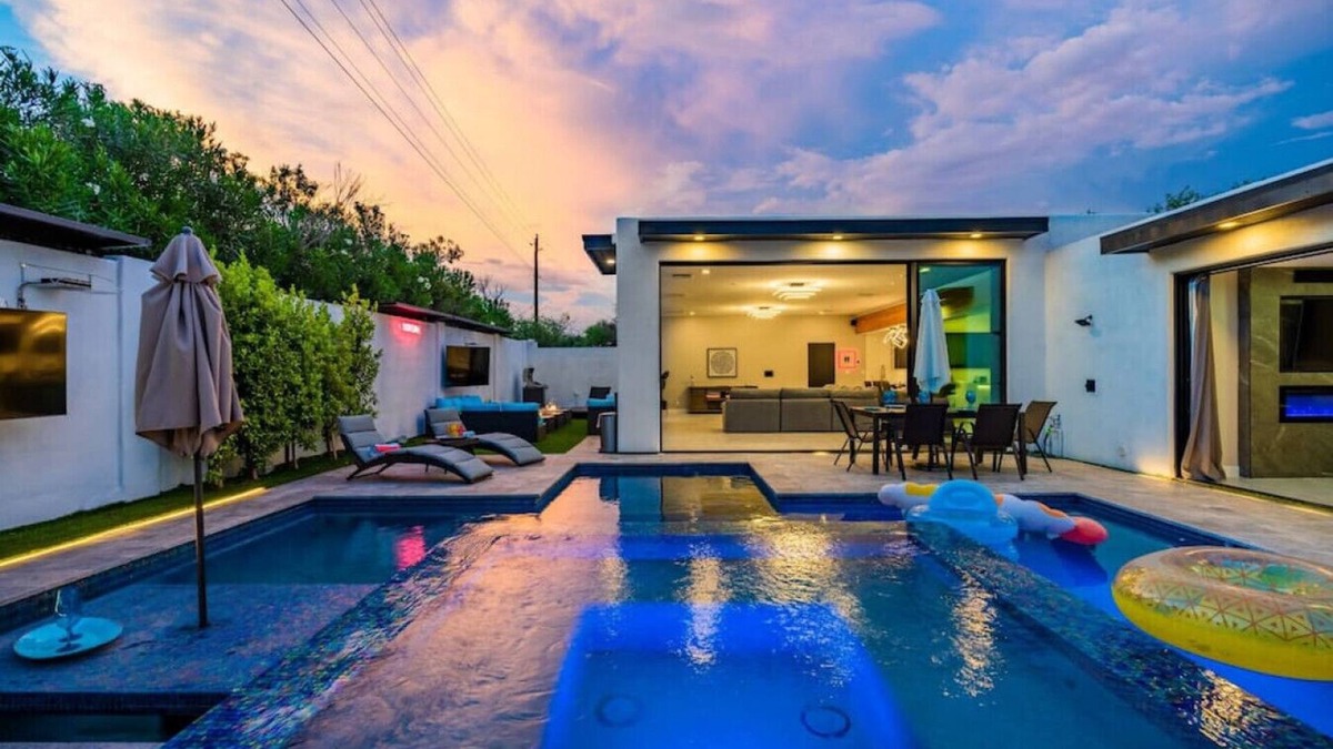 Casa Del Mar Villa | Luxury Villa 5mins to Old Town Pool Fire pit BBQ