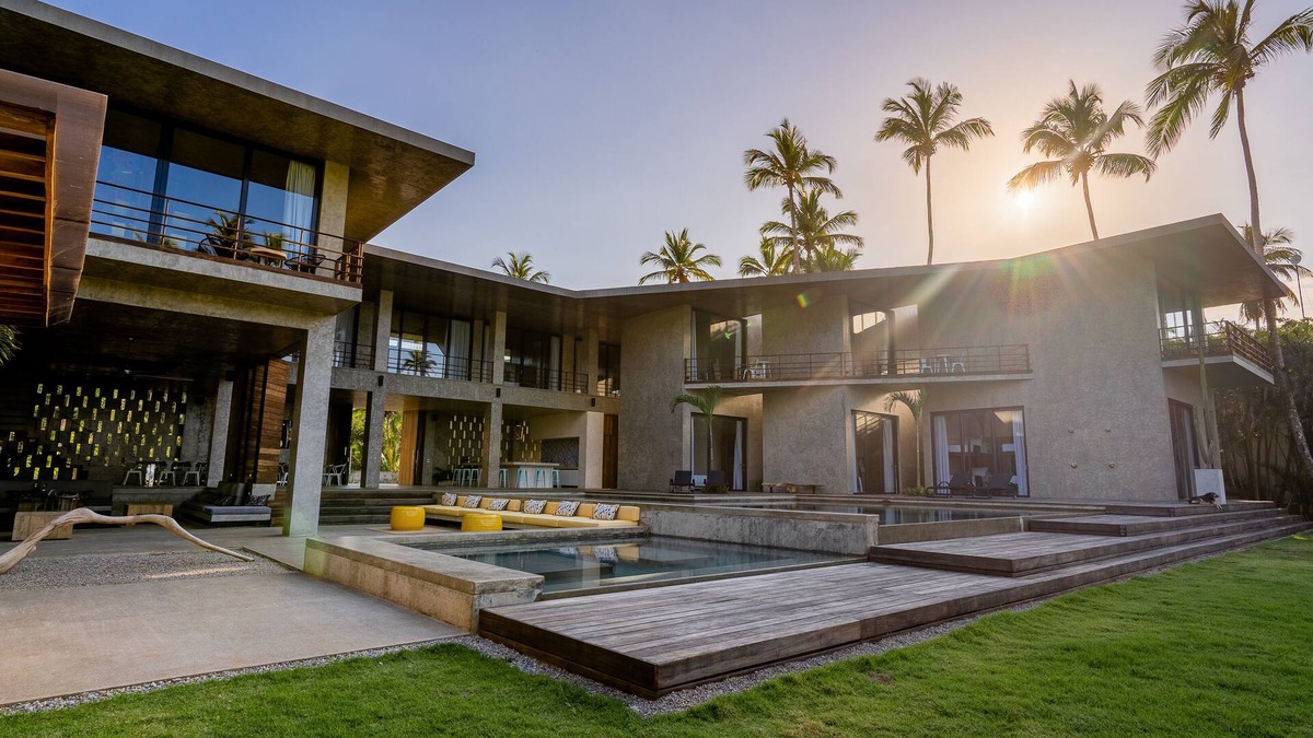 Las Terrenas Villa | Luxury Villa Beach Front 12 Bedrooms, Giant Jacuzzi