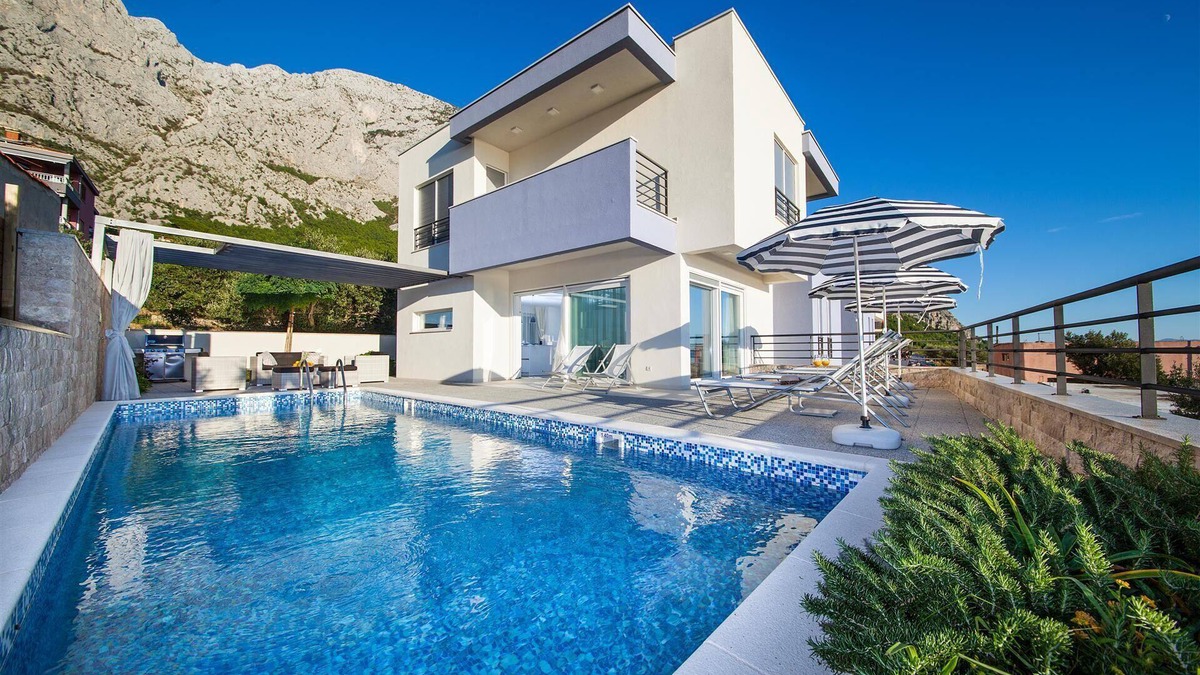 Veliko Brdo Villa | Luxury Villa Blue Silk with Heated Pool