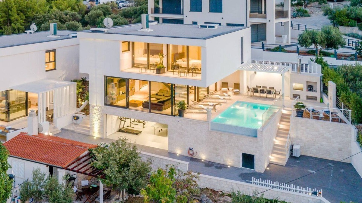 Sutivan Villa | Luxury Villa Complex Pax & Vitae with heated infinity pools, 16 sleeps