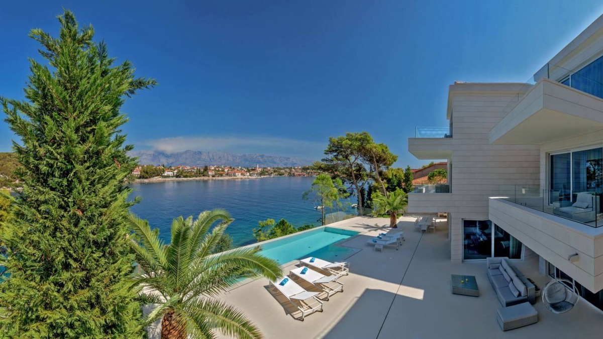 Sumartin Villa | Luxury villa directly on the beach, sun loungers, kayak, sauna, infinity pool