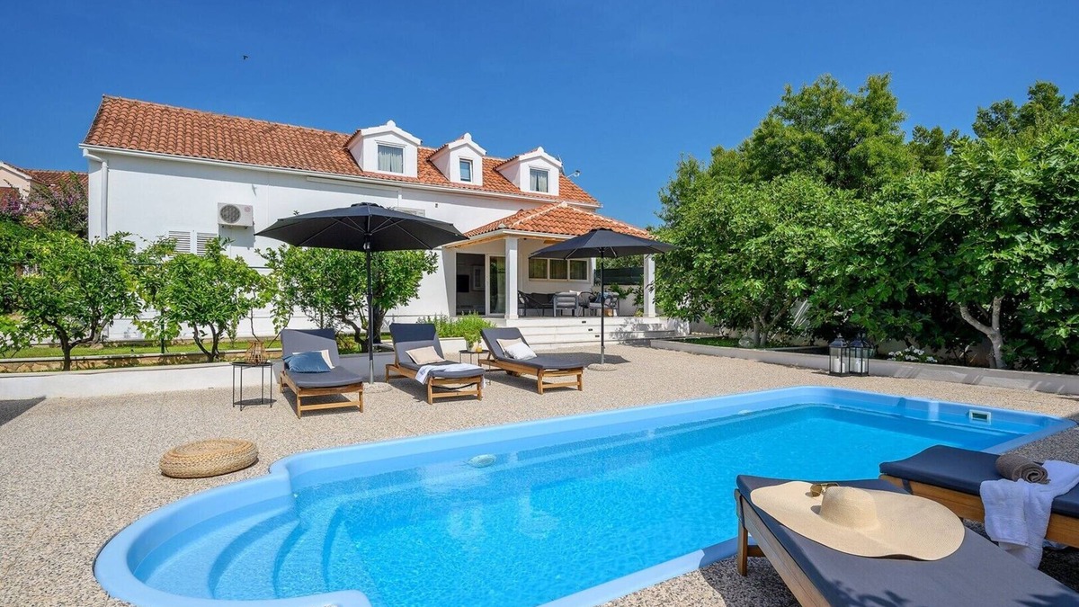 Cove Makarac (Milna) Villa | Luxury villa Essencia Milna Brac with private heated pool