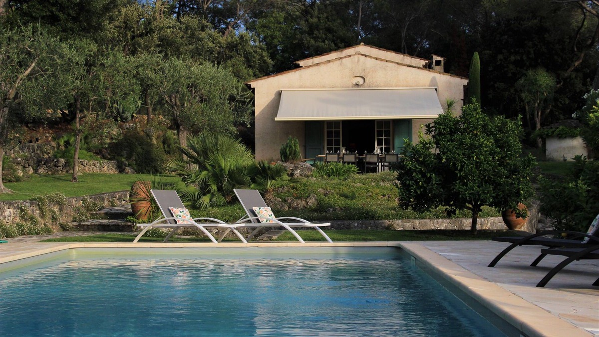 Roquefort-les-Pins Villa | Luxury villa with heated pool and equipped poolhouse - 4 bedrooms, 10 beds