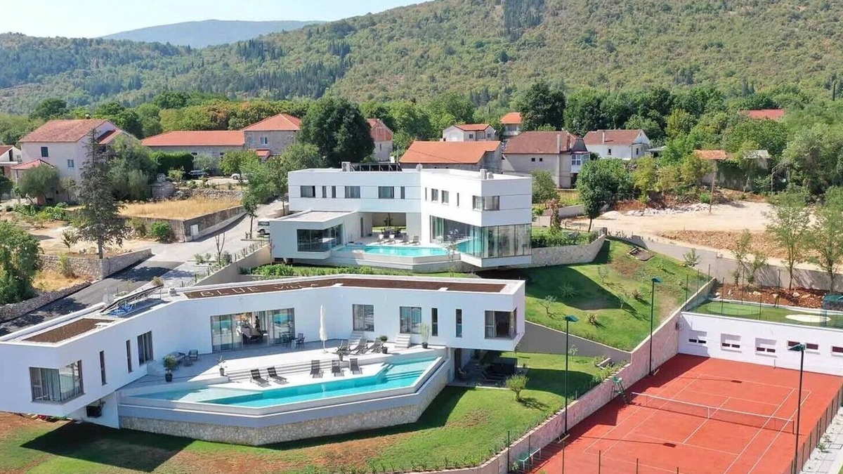 Zmijavci Villa | Luxury Villa Gealana with private pool, tennis and golf court, gym, and sauna in Zmijavci, Imotski.