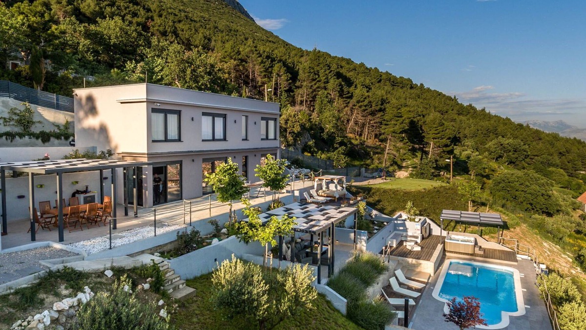 Kastel Stari Villa | Luxury Villa Grand View with Swimming Pool