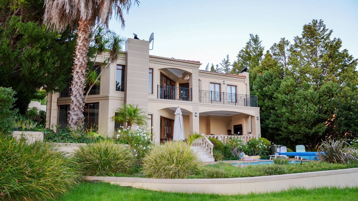Somerset West Villa | Luxury villa, high standard, beautiful mountain and ocean views