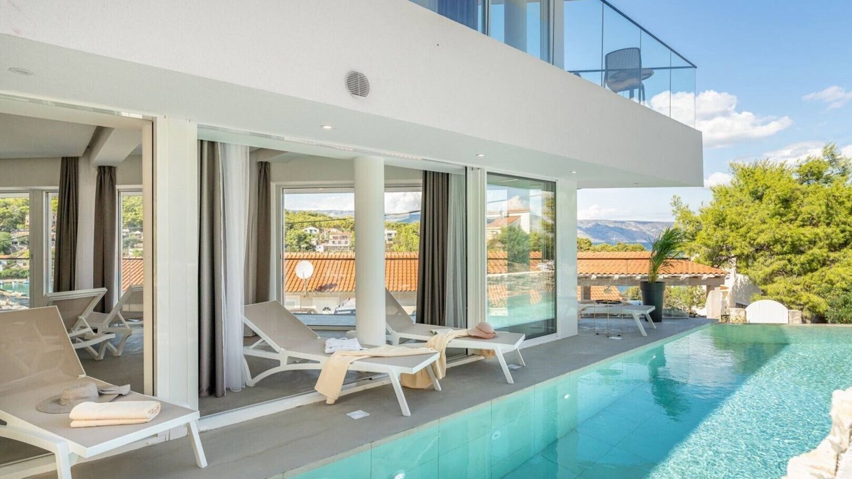 Cove Basina (Jelsa) Villa | Luxury villa Ideali with heated pool by the beach
