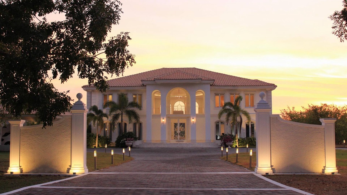 Playa Blanca House | Luxury Villa in Buenaventura