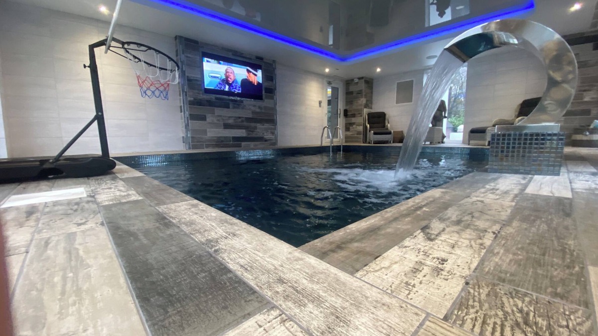 Allostock Villa | Luxury Villa in Knutsford With Heated Indoor Pool & Hot Tub