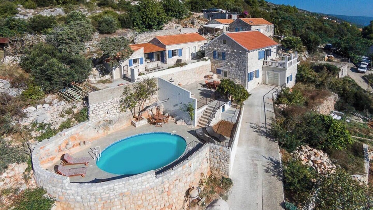 Zavala Villa | Luxury Villa in Zavala w/pool