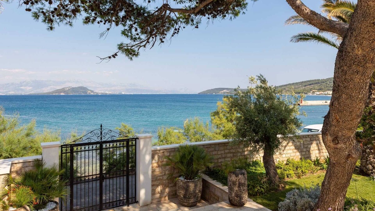 Slatine Villa | Luxury Villa Momento with Pool