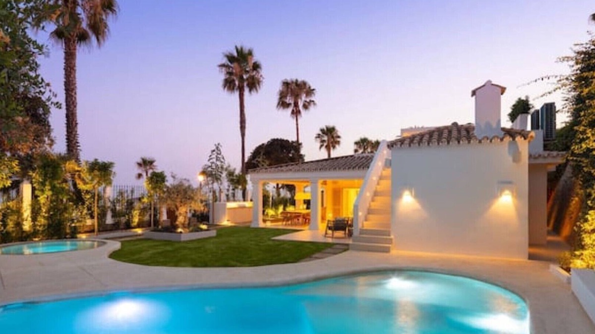 Golden Mile Villa | Luxury villa on the beach in Marbella Golden Mile