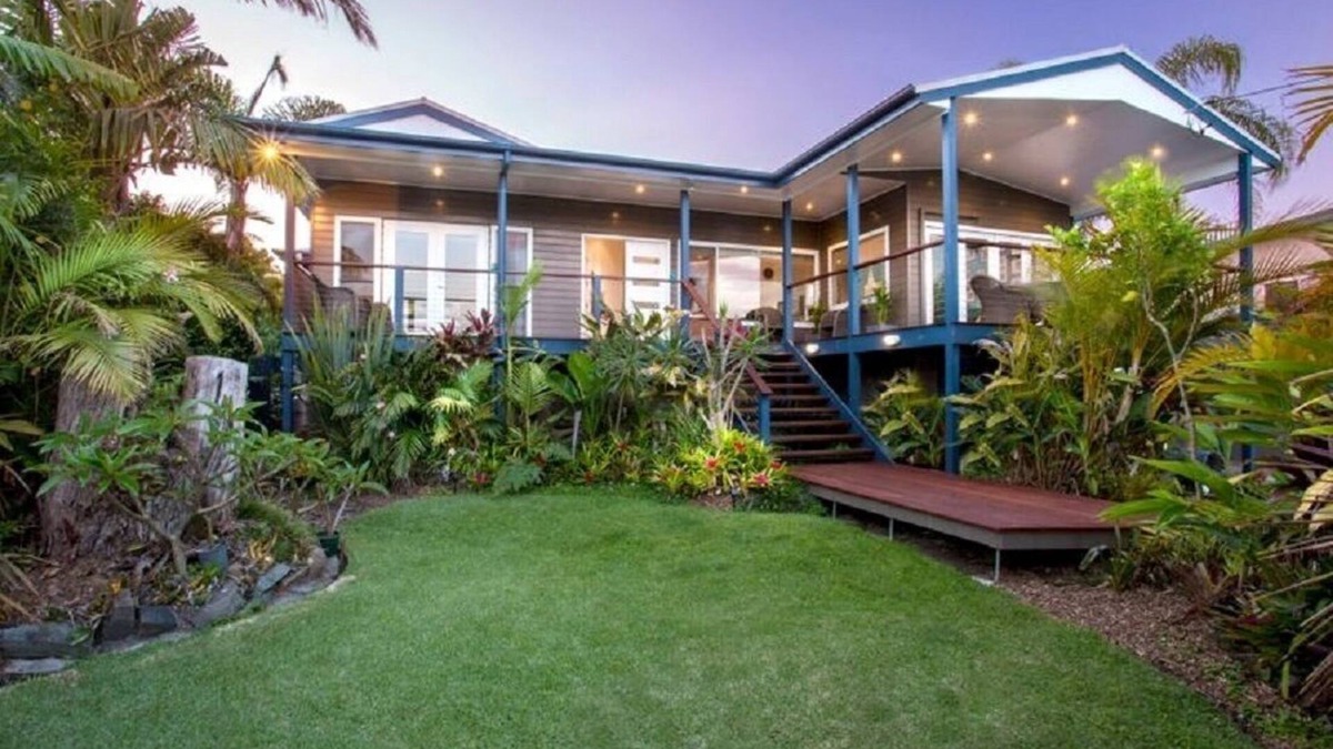 Ulladulla House | Luxury Villa, Open Fire, Spa, Harbor Views, Pets, Surfing, Snorkeling