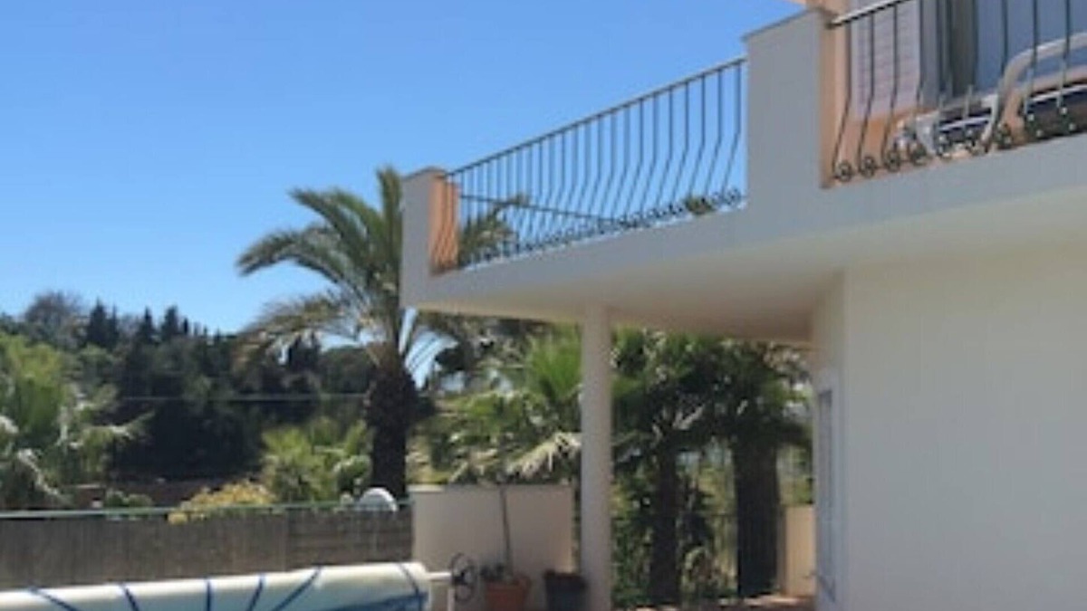Ferragudo Villa | LUXURY Villa overlooking beach-PRIVATE POOL, traditional village location