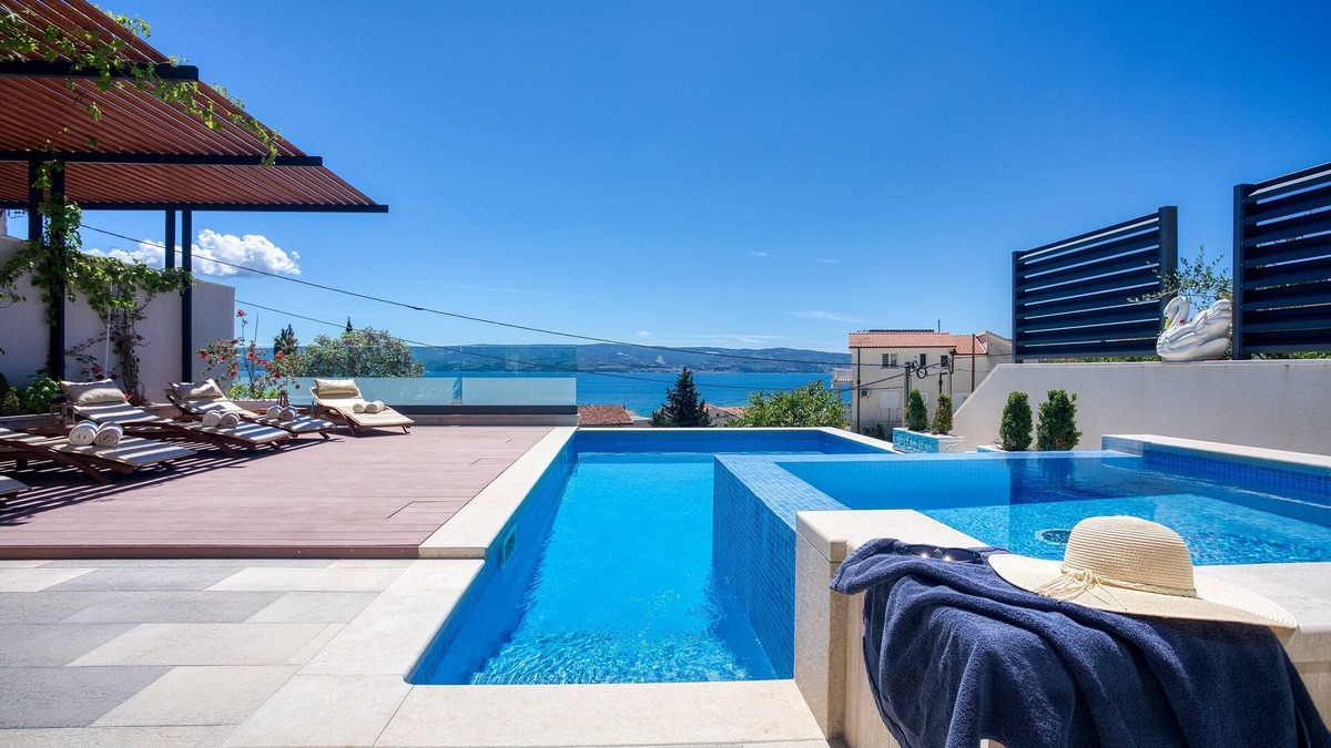 Duce Villa | LUXURY VILLA PARADISE 120m from sandy beach, heated pool, billiard, max 12 pax