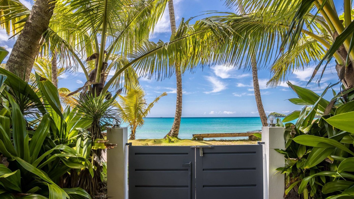 Las Terrenas Villa | Luxury villa Playa Bonita – beachfront, private pool, chef, 7 BR, sleeps 20