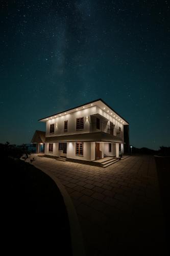 Devikolam Villa | Luxury Villa Ps5 Home-Theater Hookah 20km 2 Munnar