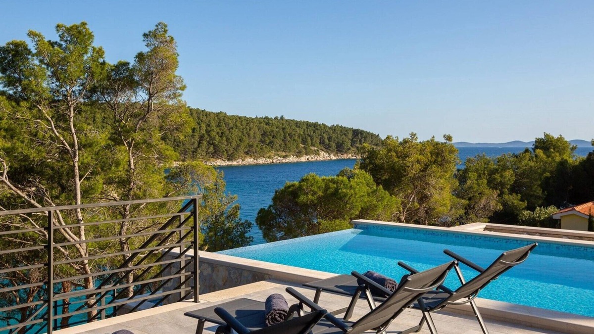 Milna (Brac) Villa | Luxury villa Sea Horizon with an outdoor pool, WIFI, BBQ grill, parking, by the sea
