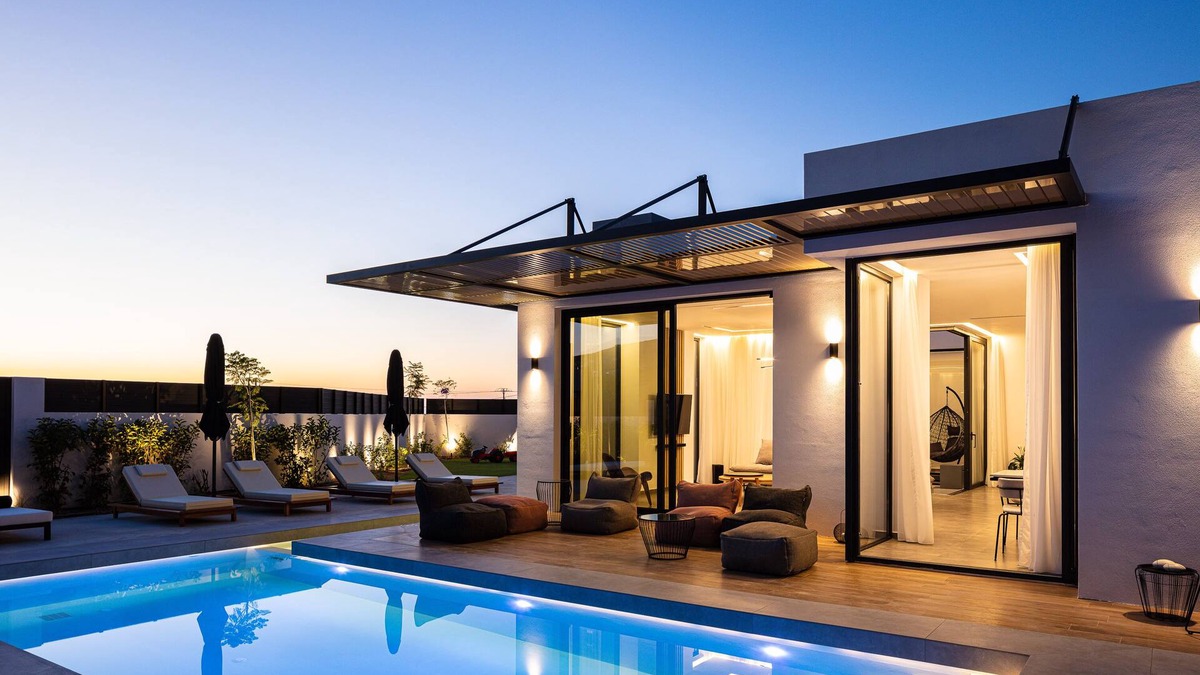Pigi Villa | Luxury Villa, steps to amenities, BBQ, Ping-Pong!