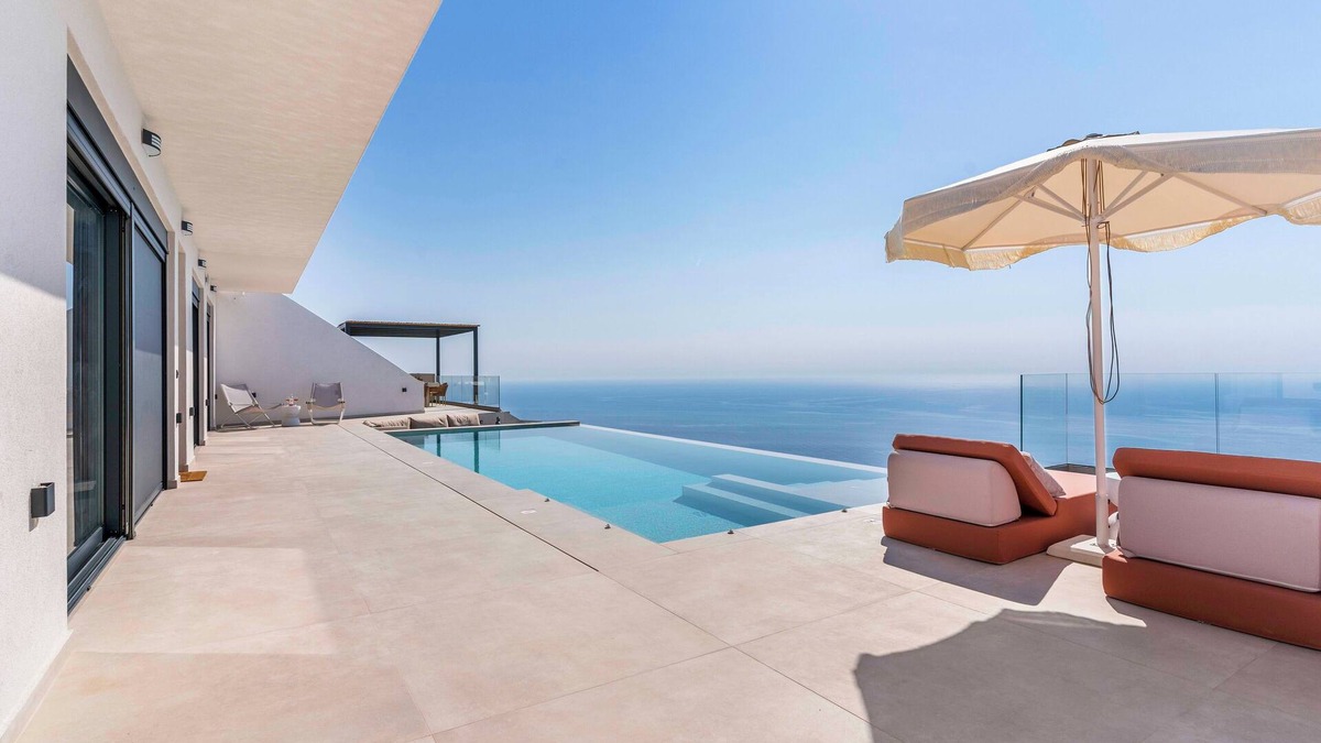 Evgiros Villa | Luxury villa, stunning seaviews!