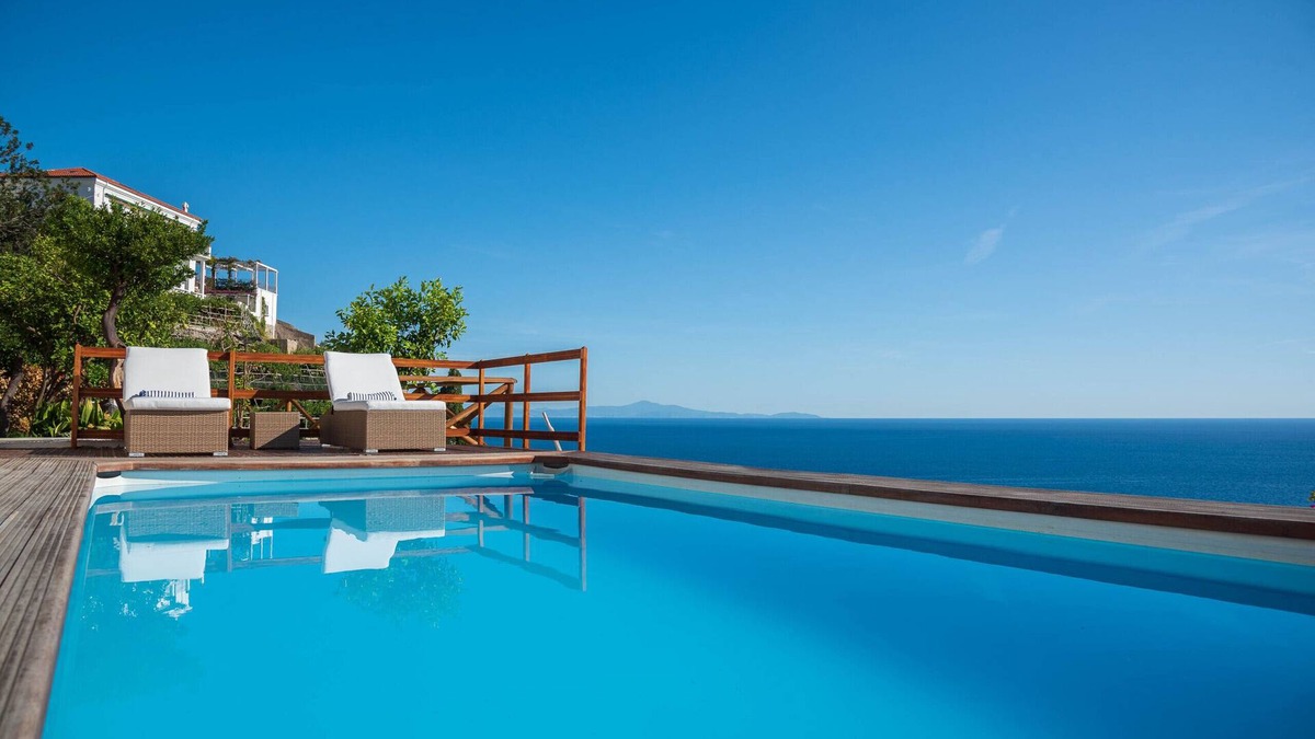 Maiori Villa | Luxury Villa Vittoria- Villa with garden, swimming pool and jacuzzi overlooking the sea