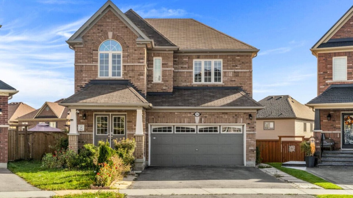 Durham Region Apartment | Luxury Villa w/Hot Tub, 2 Fireplaces & Pool Table