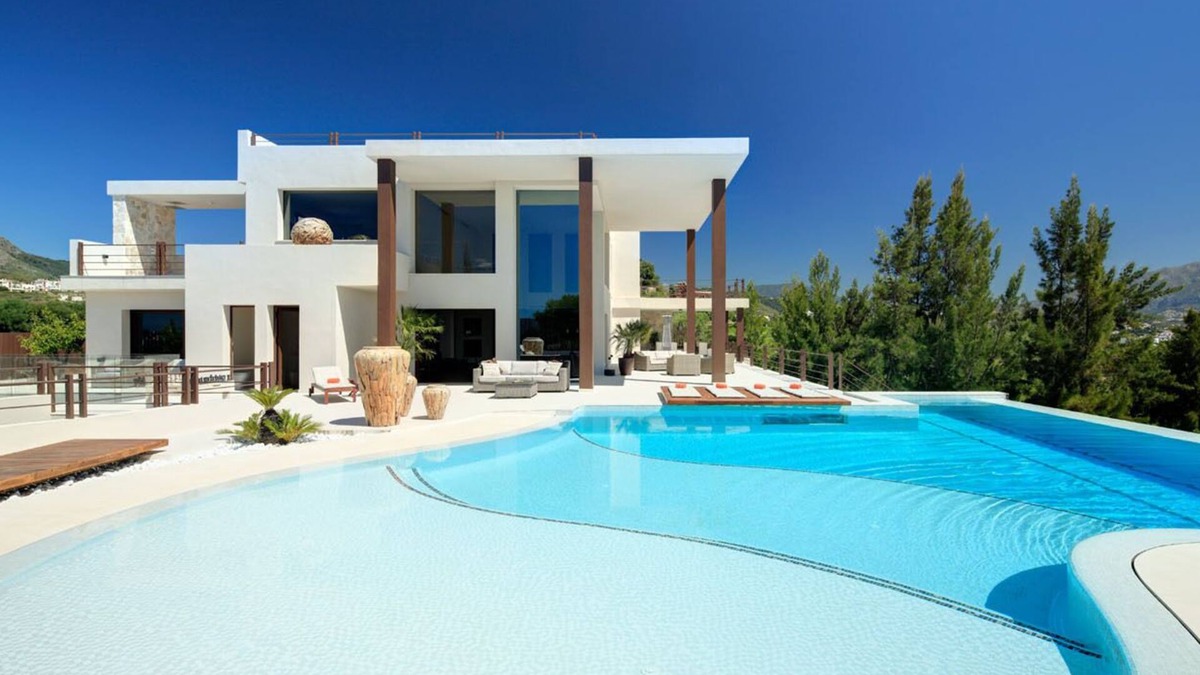 New Golden Mile Villa | Luxury Villa w/jacuzzi, pool, golf and sea view.Sleeps up to 21pax