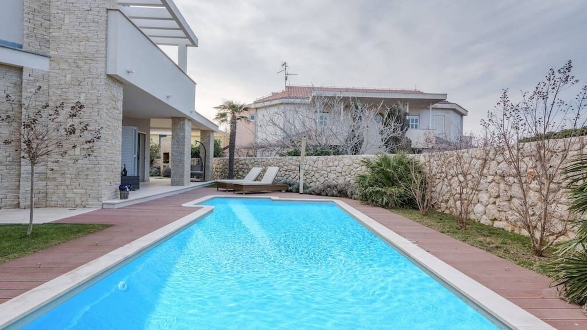 Kolanjski Gajac Villa | Luxury Villa White Rose with the Pool near Zrce Beach