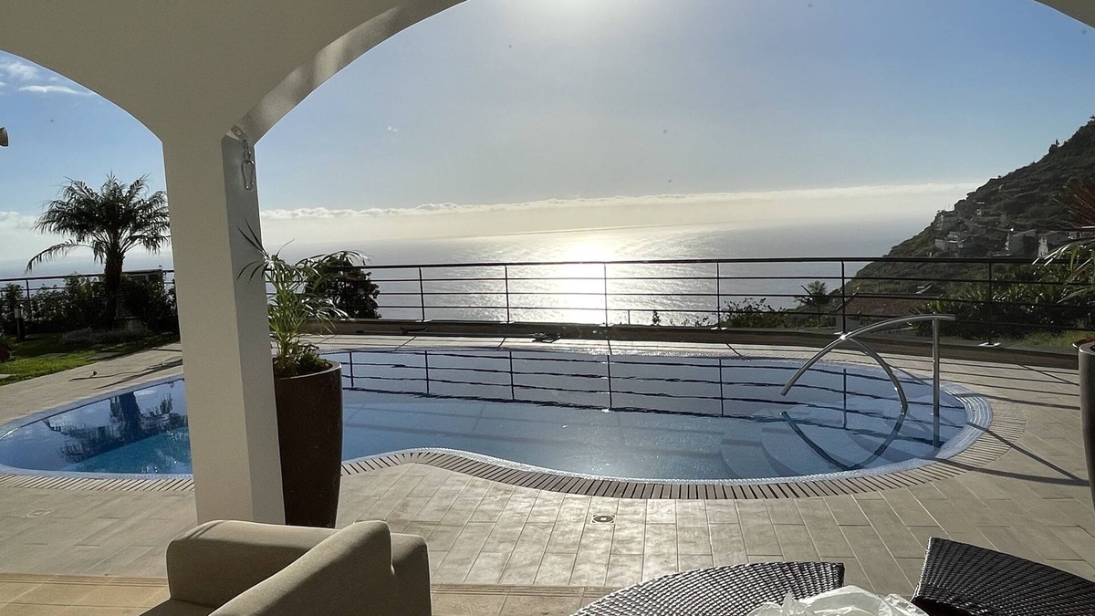 Sao Vicente Villa | Luxury villa with private heated pool, garden and views of the sea and mountains