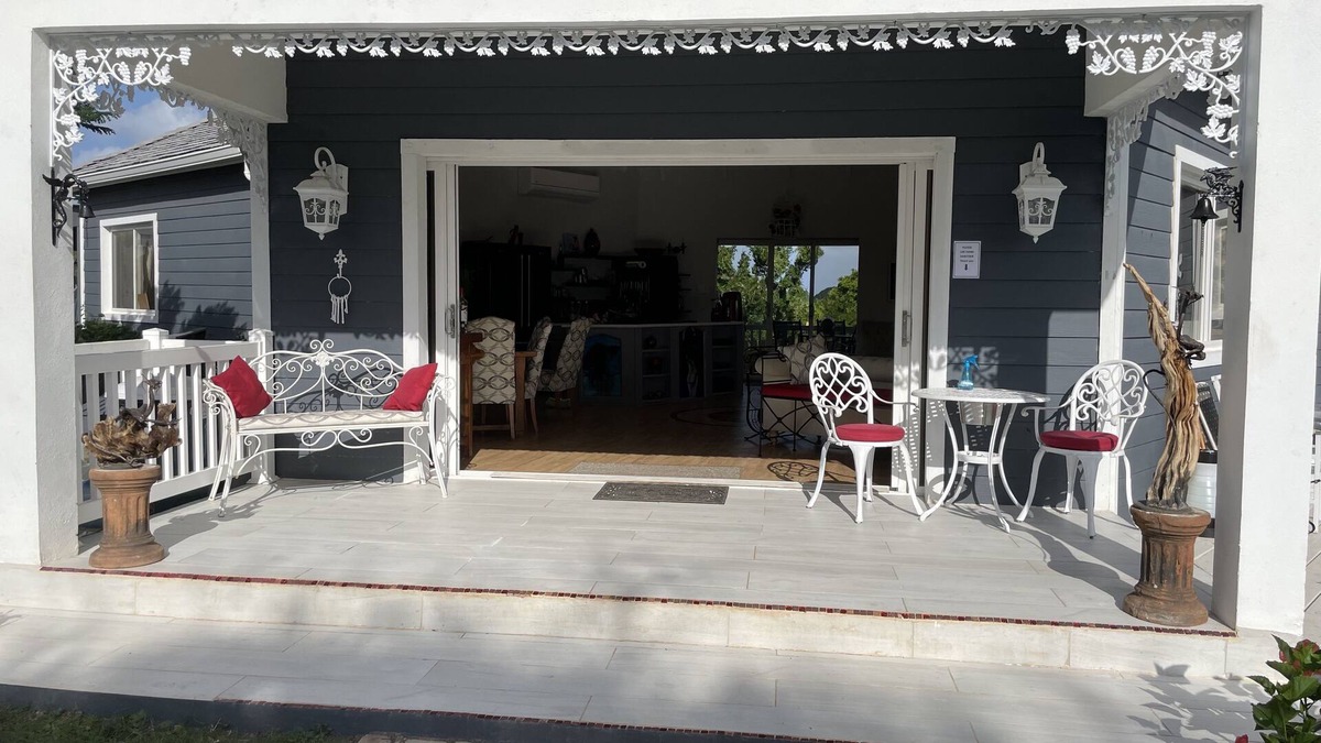 Piccadilly Villa | Luxury Villa with 2 or 3 bedrooms with 5 mins of English Harbour