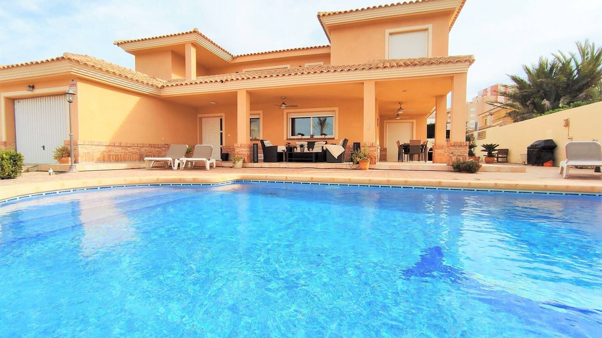 San Javier Villa | Luxury Villa with 4 bedrooms only 300 meters from the beach