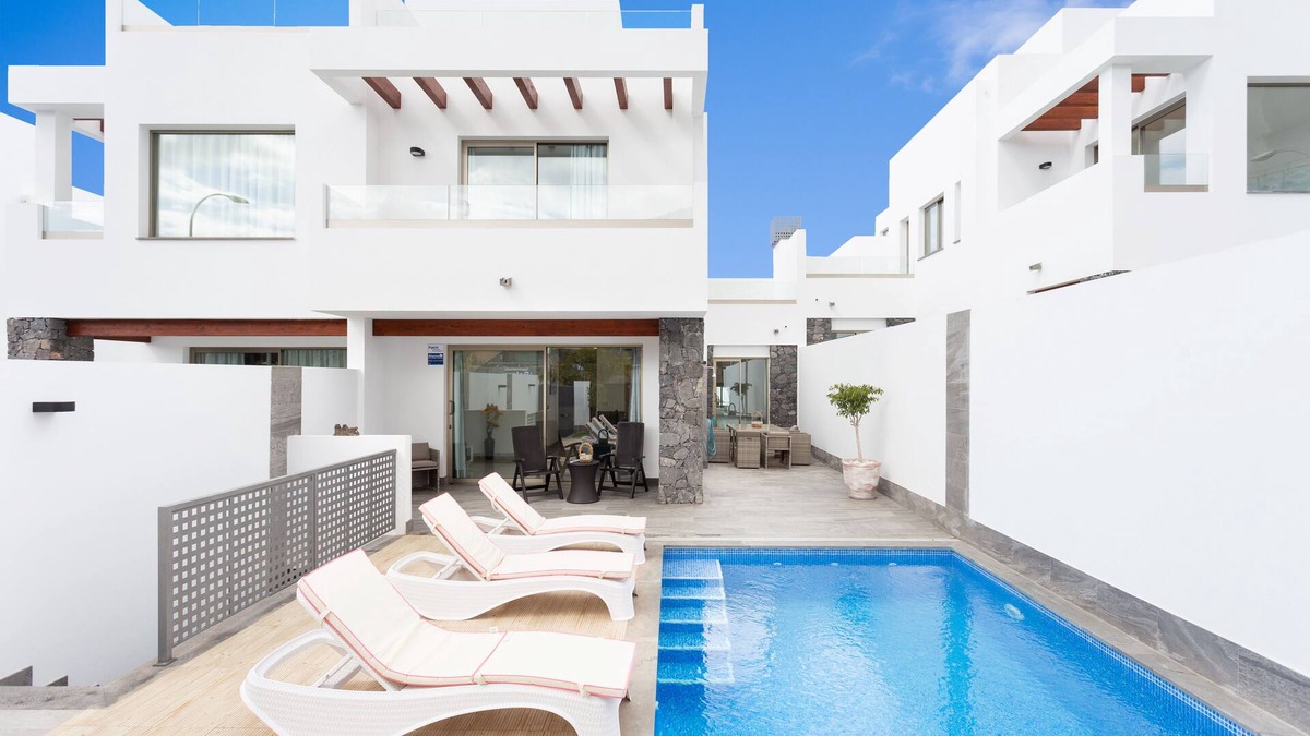 Los Cristianos Villa | Luxury Villa with Air Conditioning and Private Pool in Los Cristianos