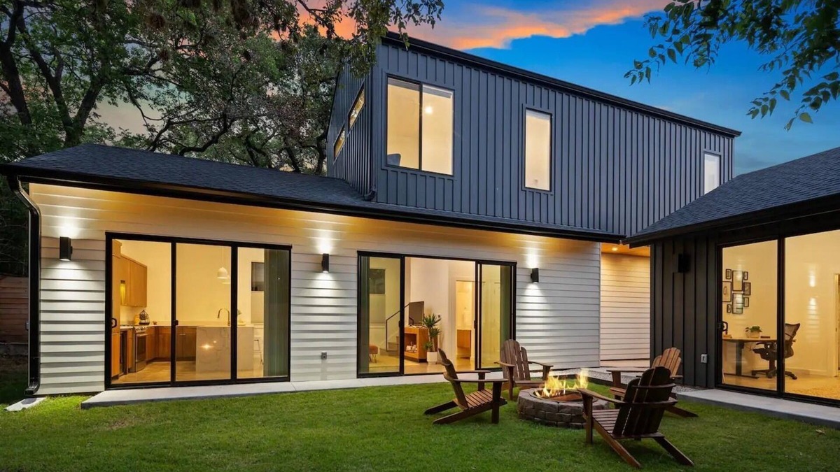 Bouldin Villa | Luxury Villa with hot & cold plunge pool, sleeps 8-12 in heart of Bouldin Creek