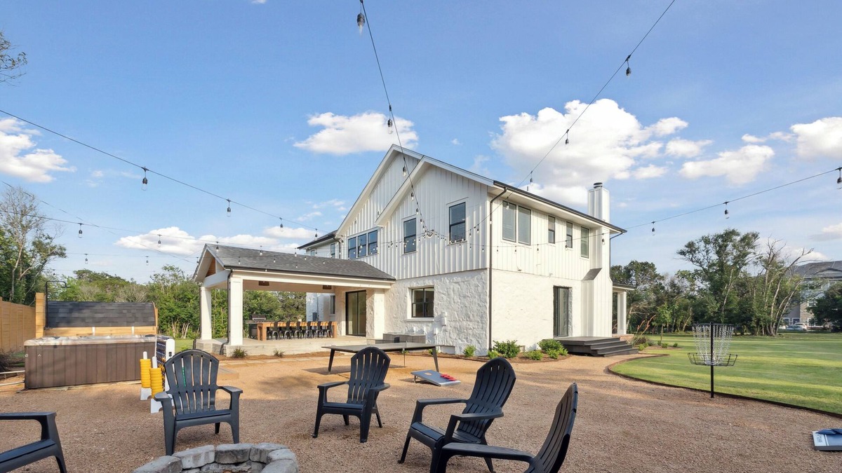 Boerne Villa | Luxury Villa with Huge Kitchen/Hot Tub/Barrel Sauna