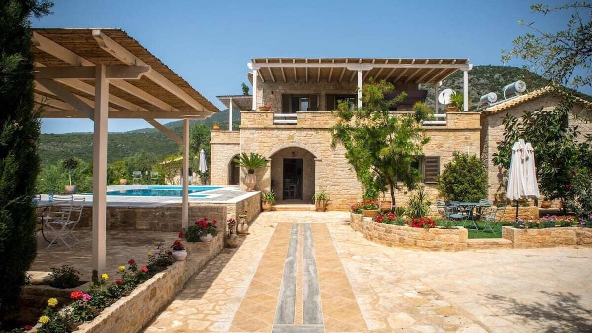 Kardamyli Villa | Luxury Villa with Infinity Pool and best views on the Mani Peninsula.