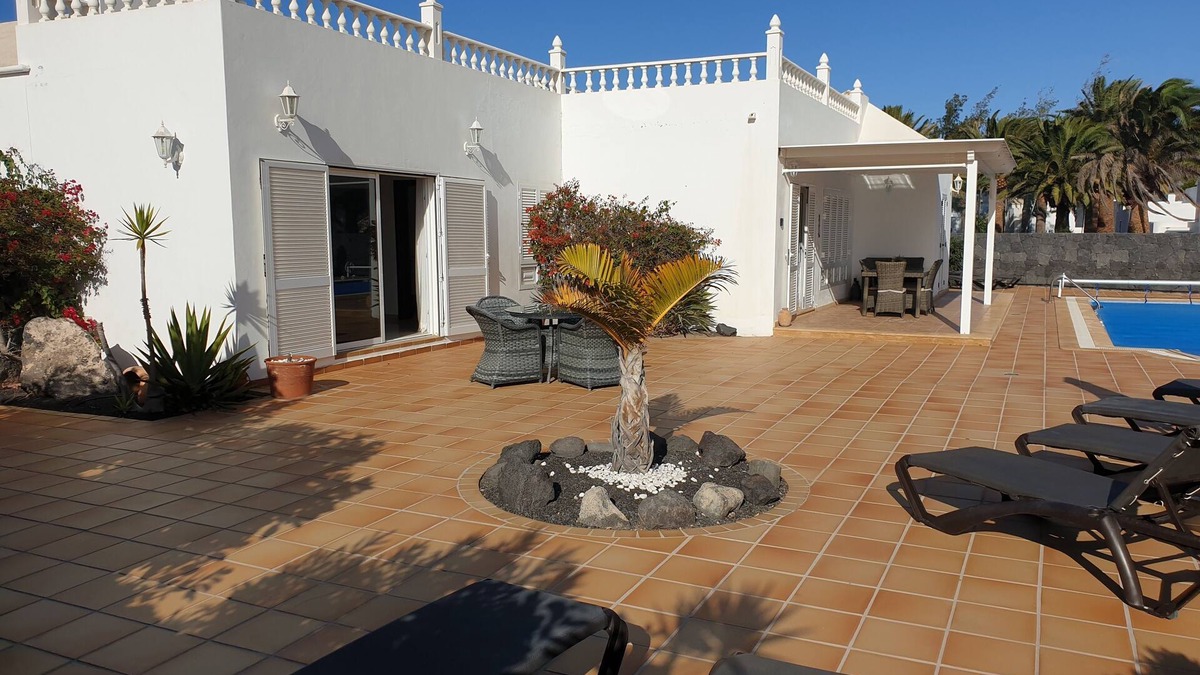 Yaiza Villa | Luxury Villa with private pool and sea views.