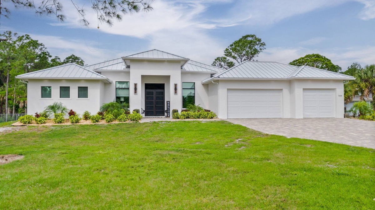 Rural Estates House | Luxury villa with saltwater pool, spa, outdoor kitchen, games - dog-friendly